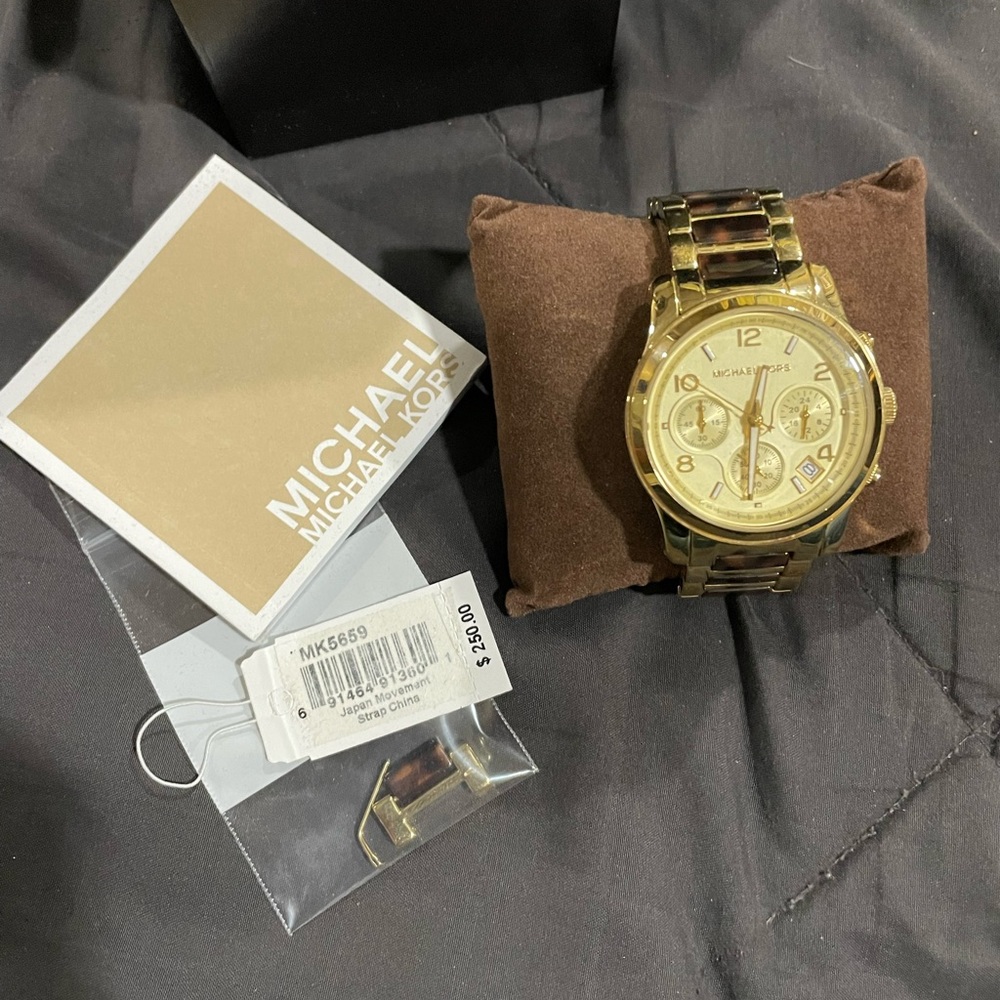 Lightly used with box and extra link